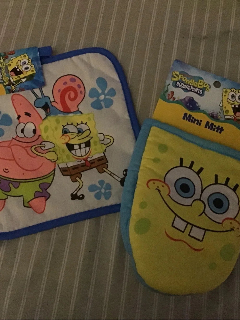 SpongeBob SquarePants pot holder and mini mit